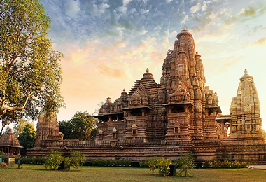 Tempo Traveller in Khajuraho